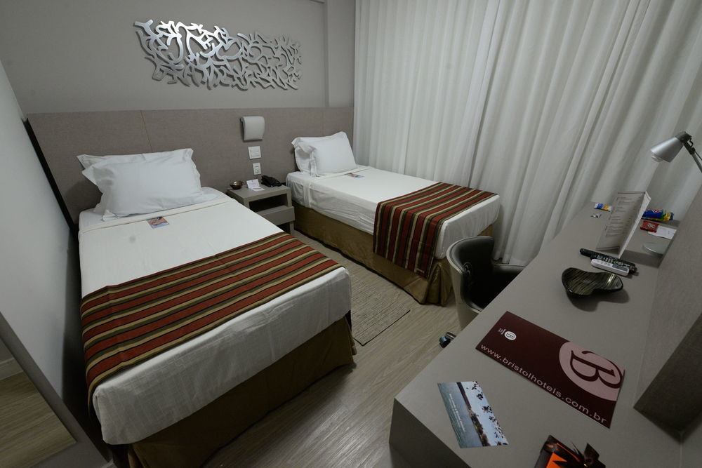 Hotel Beaga Convention Expominas By Mhb เบโลโอรีซอนชี ภายนอก รูปภาพ